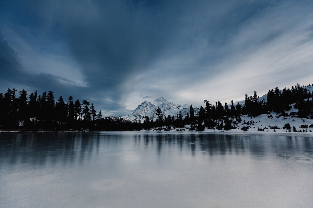 winter freezing lake