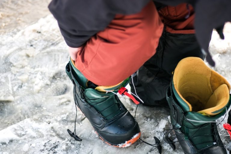 ma-putting-on-snowboard-boots